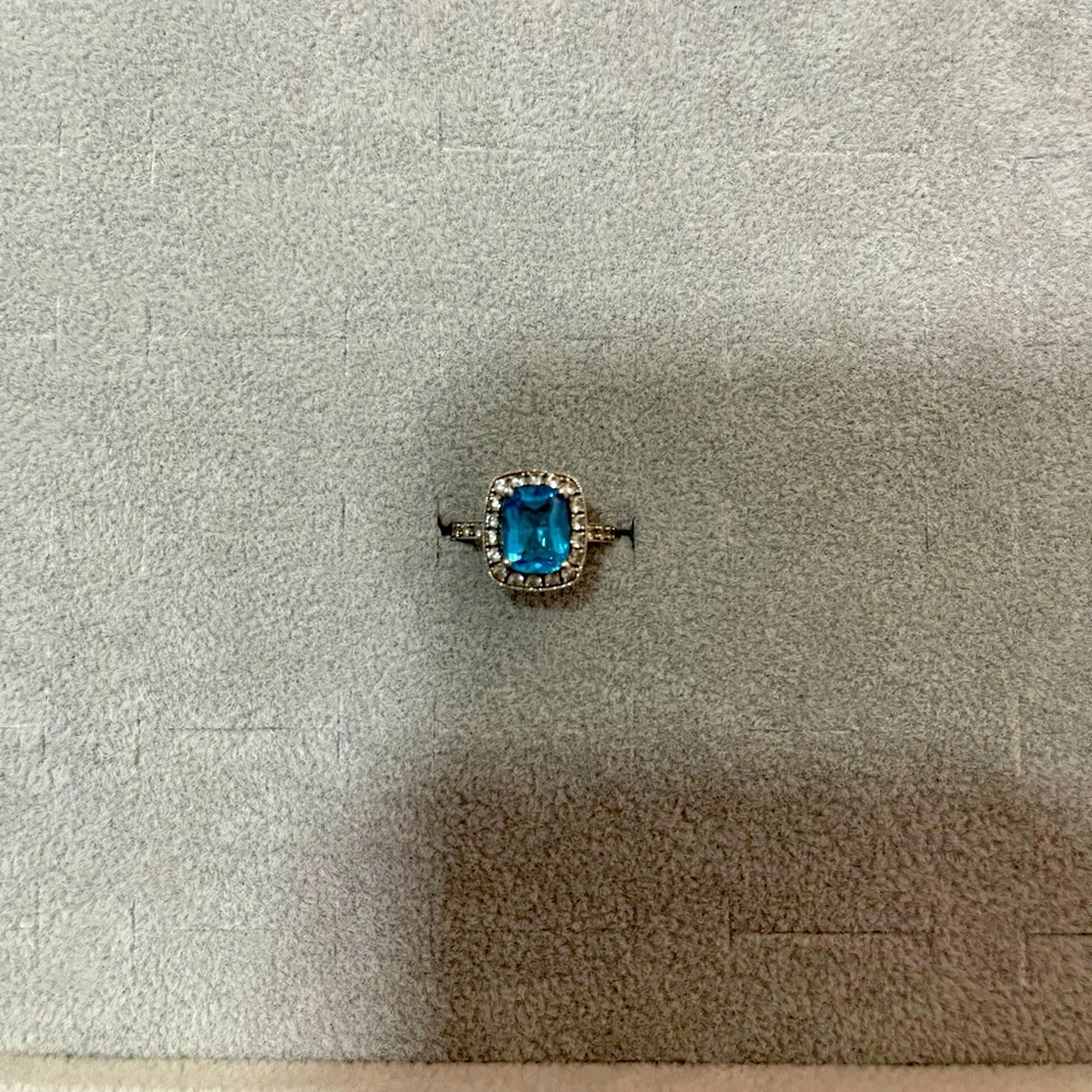 Never worn blue aquamarine ring 14k size 7